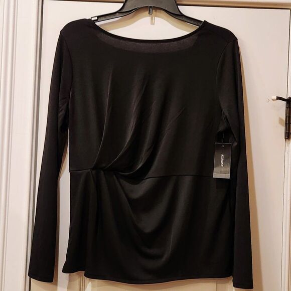 NWT Long Sleeve Black Top with Side Ruching & V-Back Size Small … - Picture 1 of 6